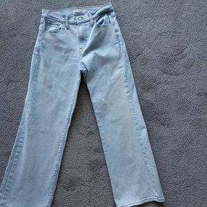 Women's Levi's High Rise Flare , Size 28, inseam 25"